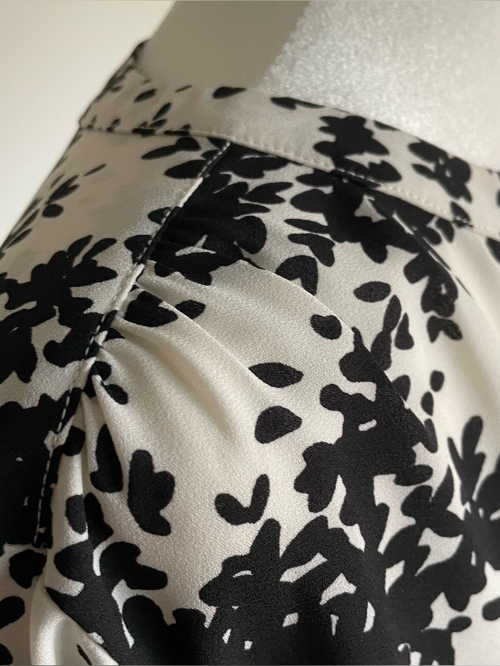 Talbots Black & White Tie-Hem Button Front Blouse NWOT, XP /XLP - Picture 4 of 9